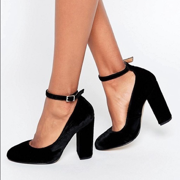 Kurt Geiger Shoes - New Carvela black velvet pumps, sexy